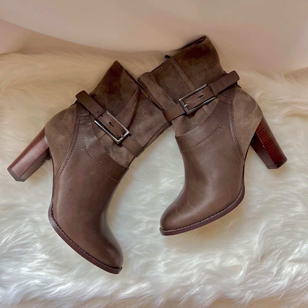 Clarks - Leather and Suede Stacked Heel Ankle Boot - Size 7 1/2